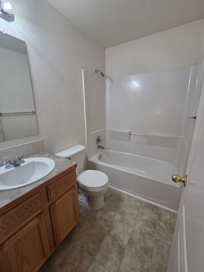 Building Photo - GREAT 3-BDRM, 3-BATH, 2-STORY + BMST. HOME AVAILABLE FOR IMMEDIATE OCCUPANCY IN GRAPEVINE!
