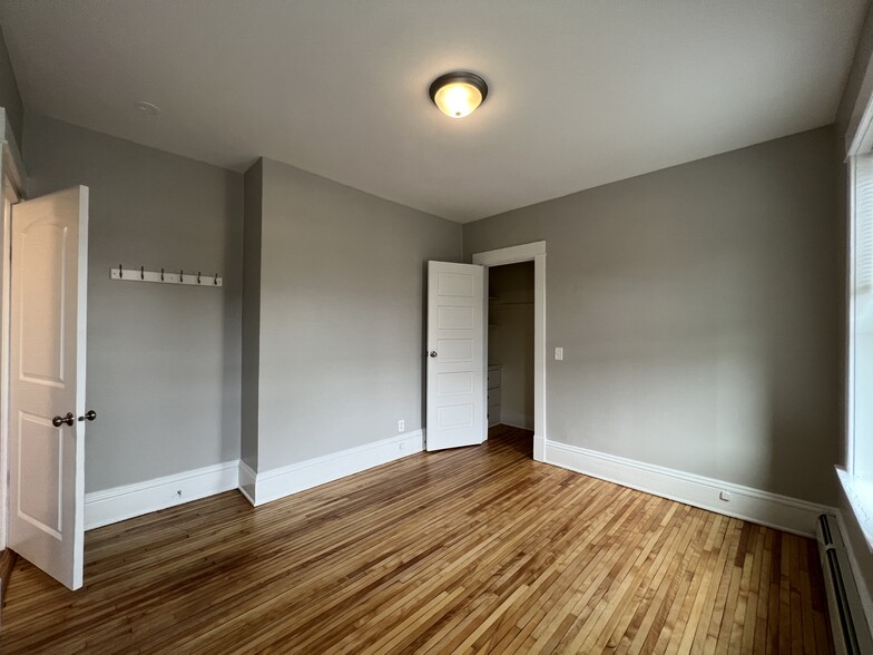 Building Photo - 2716 Hennepin Ave S