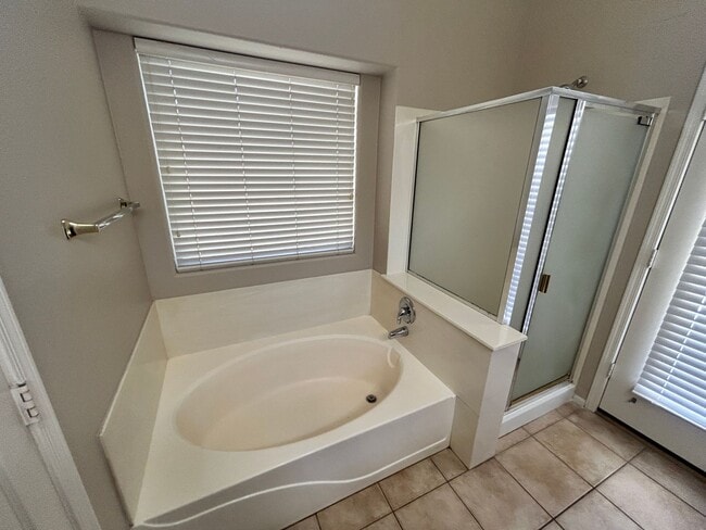 Building Photo - Warm, Inviting 3 Bed / 2bath Home in Canyon Trails with new updated and Flooring!!!