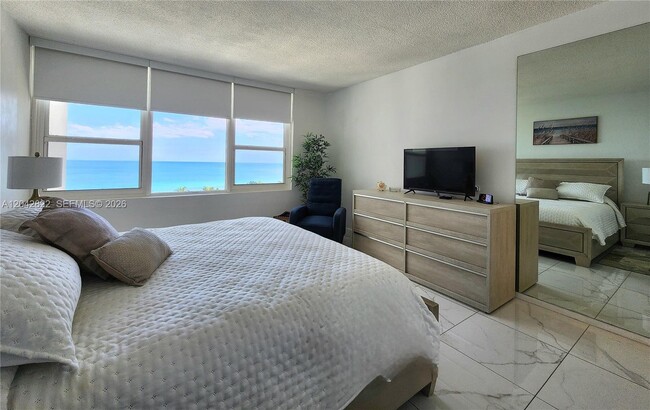 Building Photo - 3505 S Ocean Dr