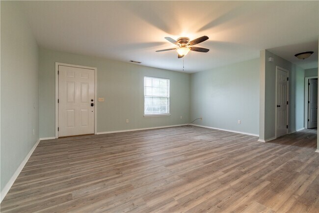 Building Photo - 992 Josie Kate Ln