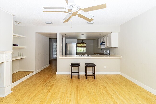 Building Photo - 200 16th St