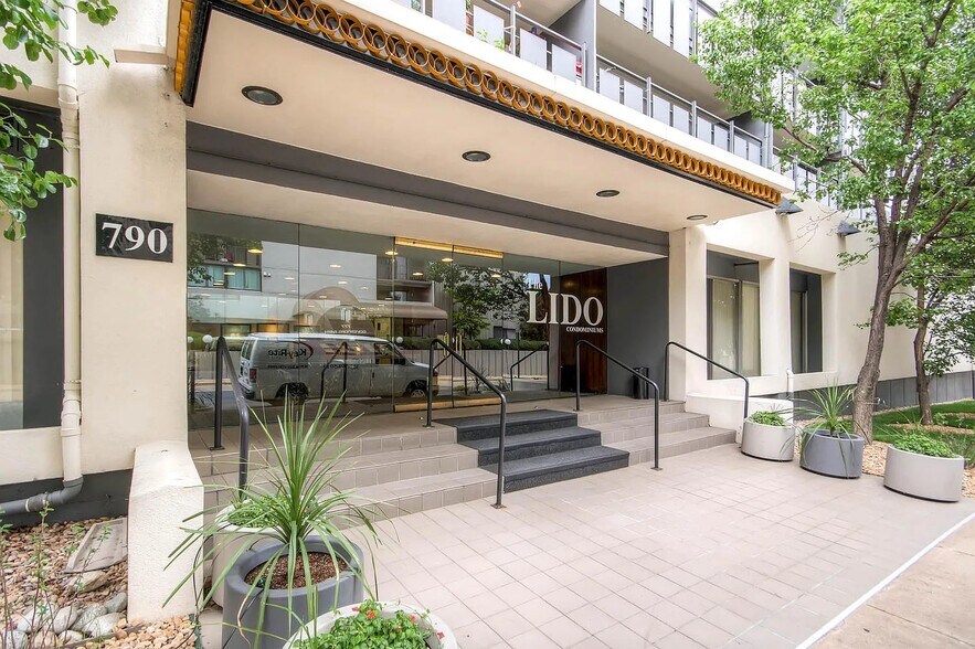 Lido Entrance - 790 N Washington St