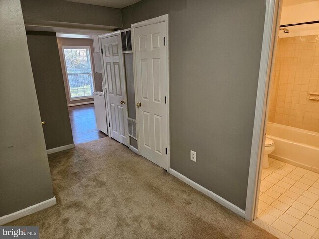 Building Photo - 9296 Hillis Ct