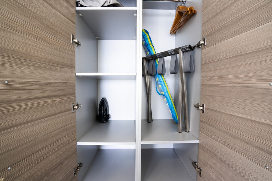 Building Photo - 111 N Ocean Dr