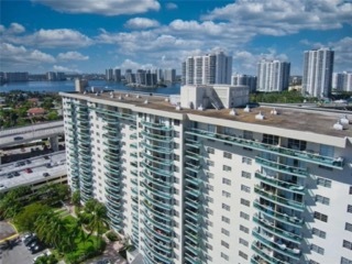 Building Photo - 19390 Collins Ave