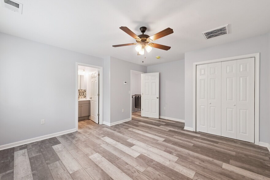 Building Photo - 305 N Graham St