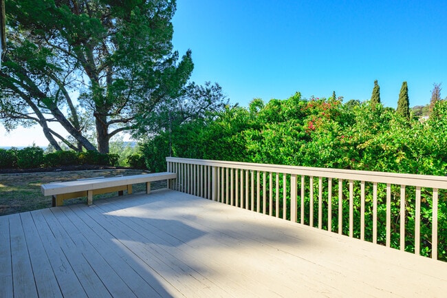 Building Photo - 10961 Limetree Dr