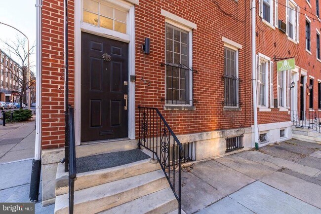 Building Photo - 422 S 15th St