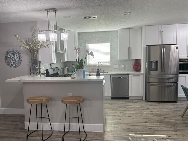 Building Photo - 14227 Sandfield Dr