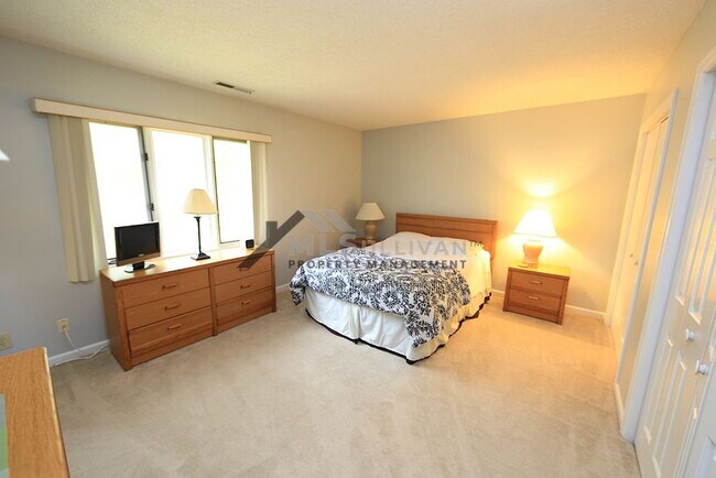 Building Photo - 4320 Beechnut Ln