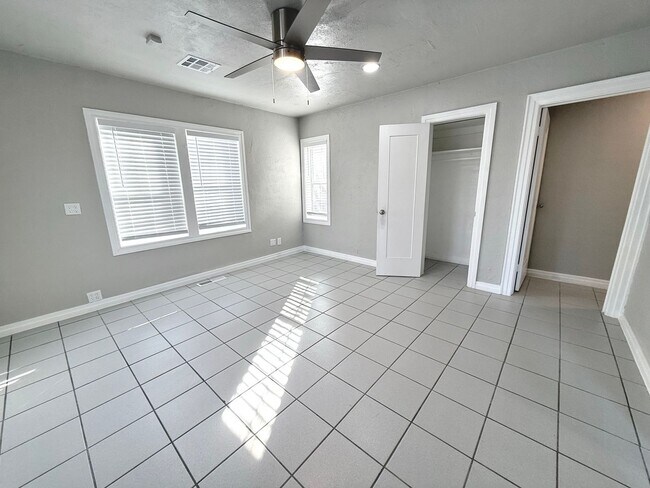 Building Photo - Large 4BD 2BA Home w/ Bonus Room close to Oklahoma City University!!