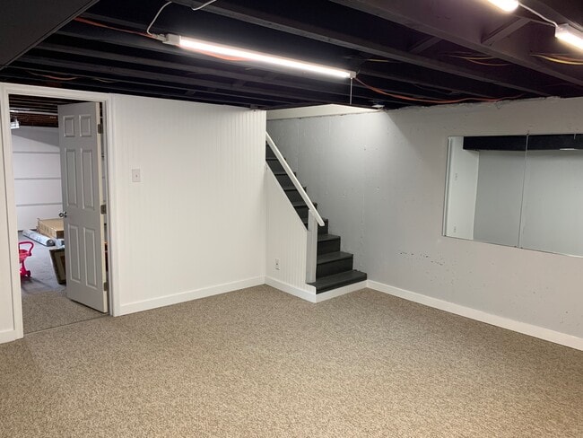 Building Photo - 1704 N Hills Dr