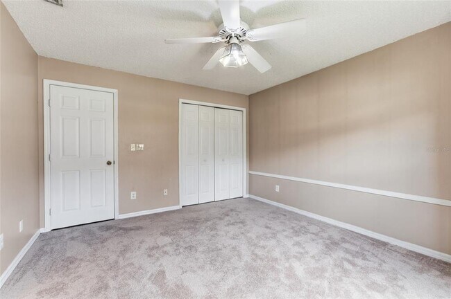 Building Photo - 6513 Thoroughbred Loop