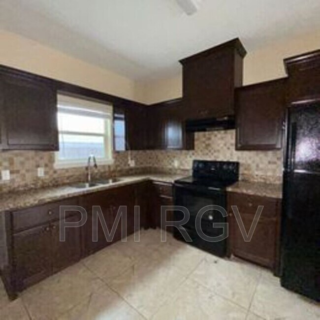 Building Photo - 2601 E Garfield Ave