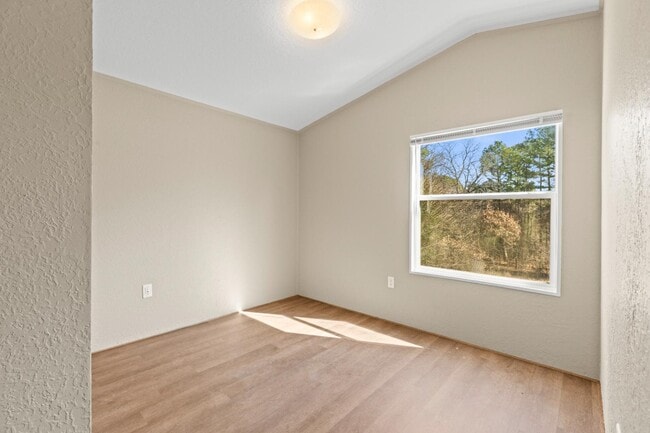 Building Photo - 15630 Country Walk Dr