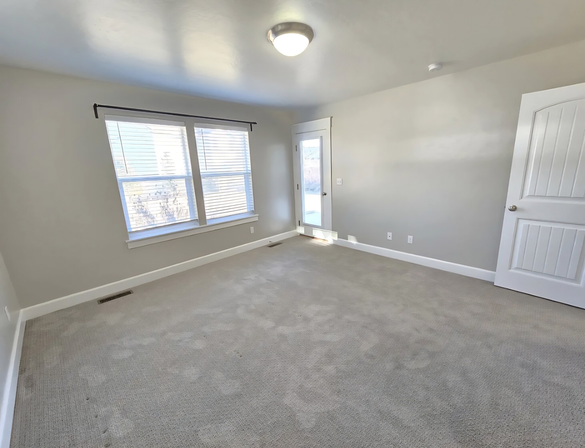 Building Photo - 5240 N Diamond Creek Ave