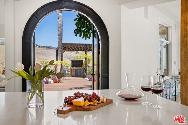 Building Photo - 5868 Zumirez Dr