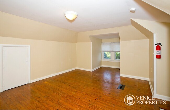 Building Photo - 242 E Patterson Ave