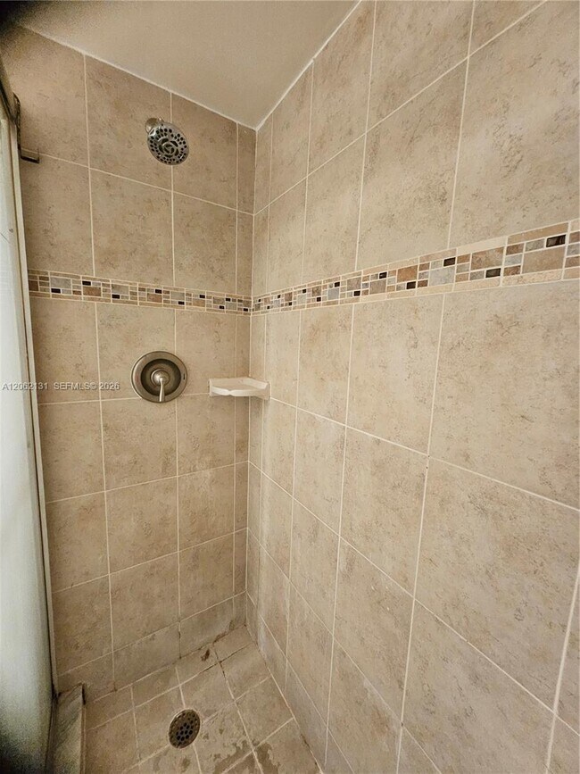 Building Photo - 559 Mansfield M
