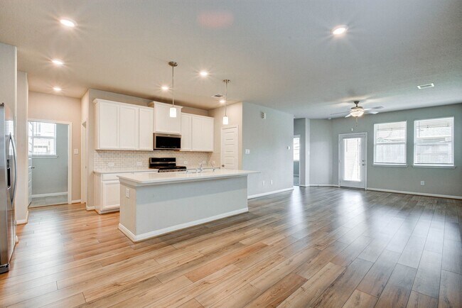 Building Photo - 18572 Meadow Point Ln