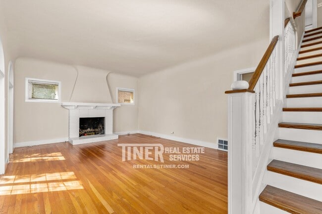 Building Photo - 842 42nd St