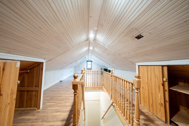 Building Photo - 14510 Gleason Lake Dr