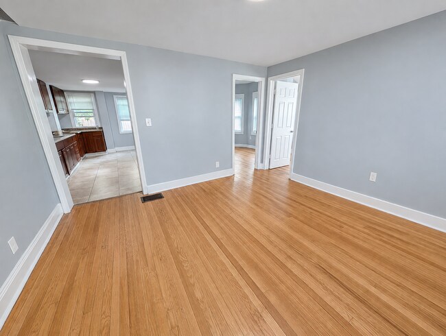 Building Photo - 406 Comstock St