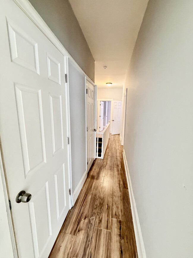 Building Photo - 426 N Salford St