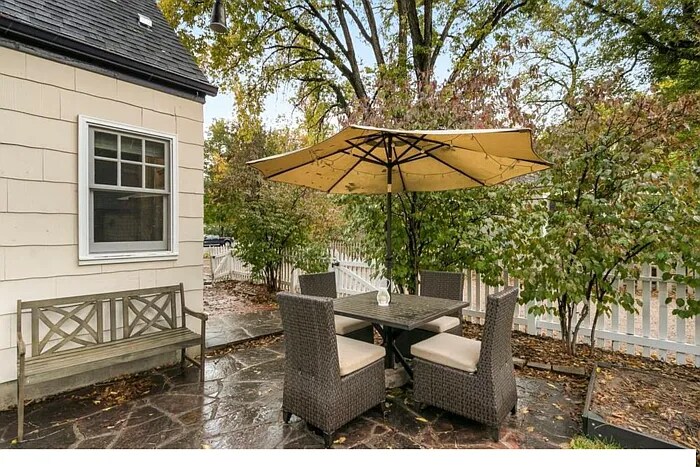 Building Photo - 917 W Magnolia St