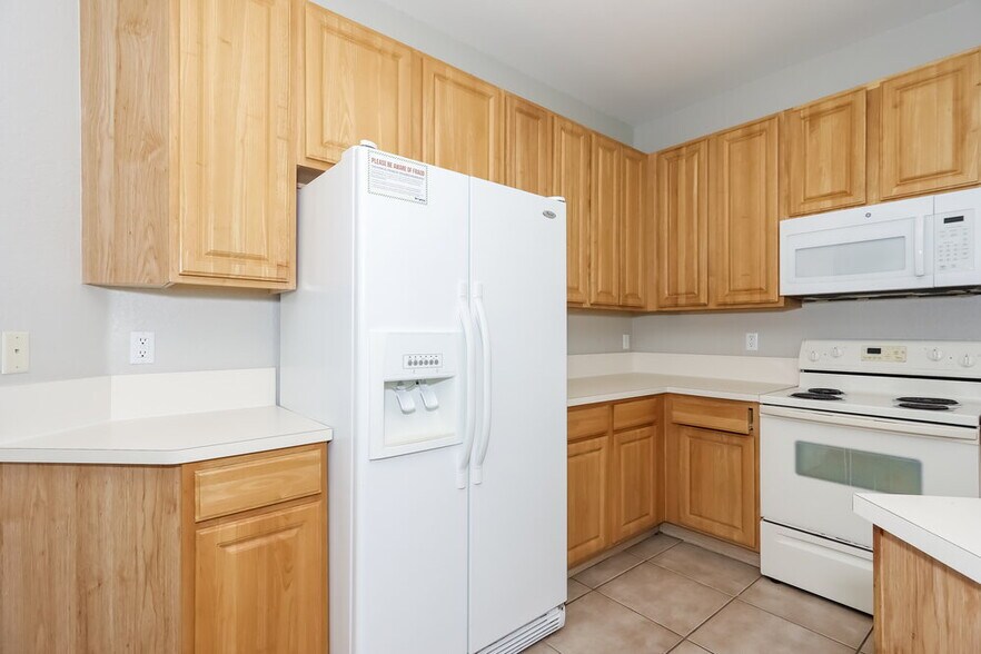 Building Photo - 960 NE 37th Ave