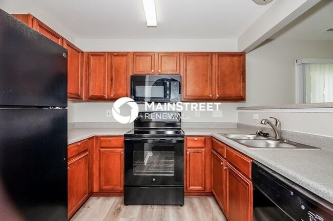 Building Photo - 4 Bedroom Pet-Friendly Home in Dallas, NC with Main Street Renewal