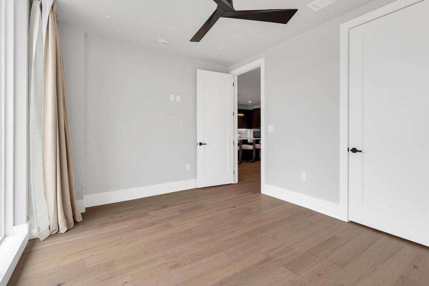 Building Photo - 321 31st Ave N