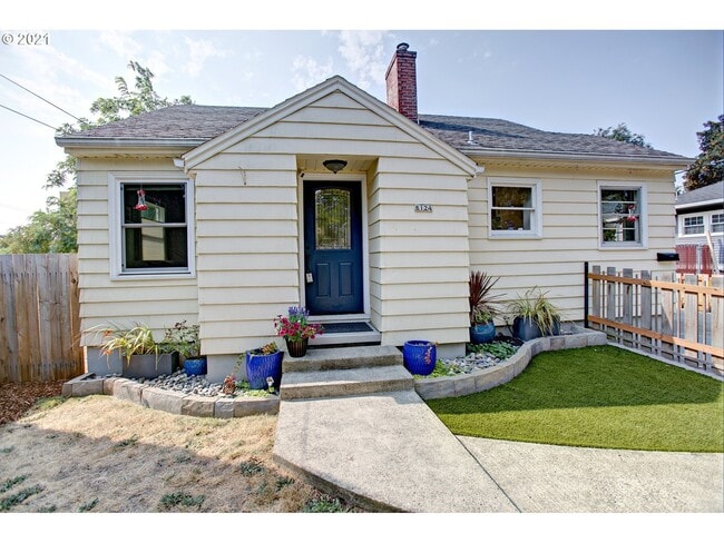 Front - 8124 SE Market St