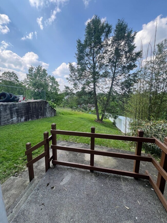 Building Photo - Beautiful 4BR 2 full bath house now showing!