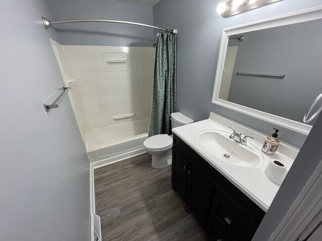Building Photo - Woodward Duplex