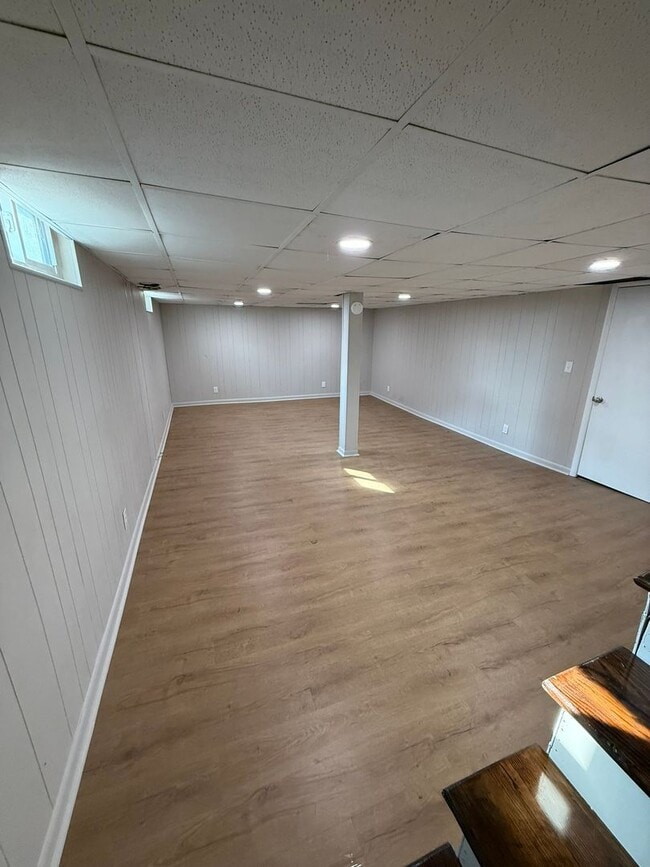 Building Photo - Newly updated 3 bedroom 1 bath with hardwo...
