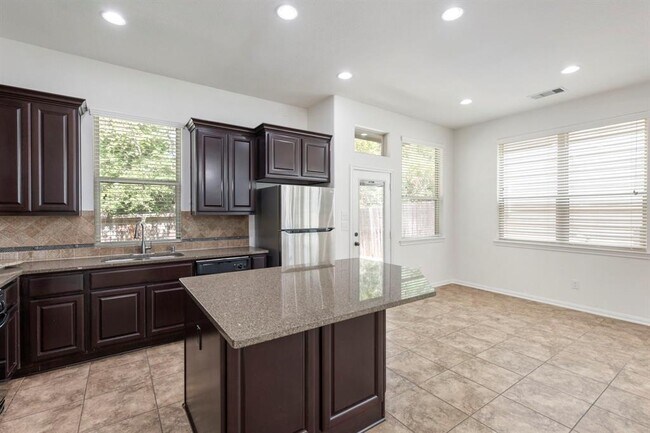 Building Photo - 14 Cheswood Manor Drive