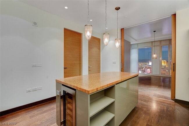 Building Photo - 3750 Las Vegas Blvd S