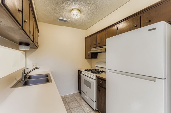 Building Photo - 1740 Rutland Dr