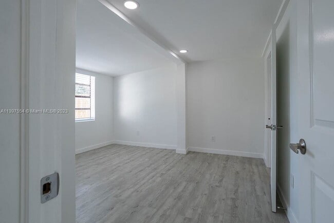 Building Photo - Hope Street, Hollywood, FL 33024 - 4 BR 2 BA Single-Family Home