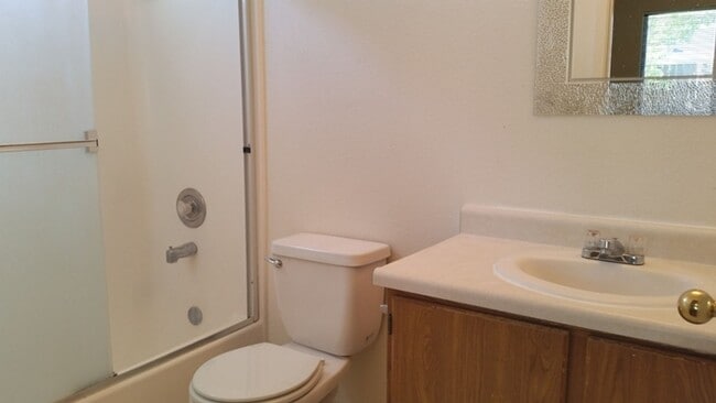 Building Photo - 324 Sweetwater Cir