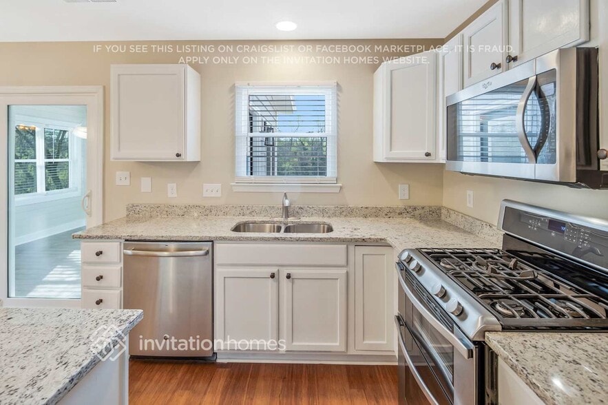 Building Photo - 1845 Jeffrey Bryan Dr