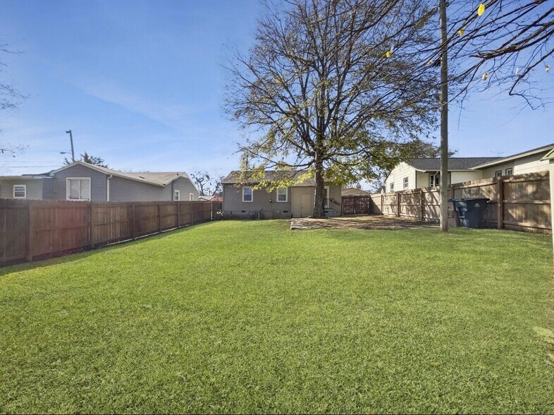 Building Photo - 6402 Frisco Ave