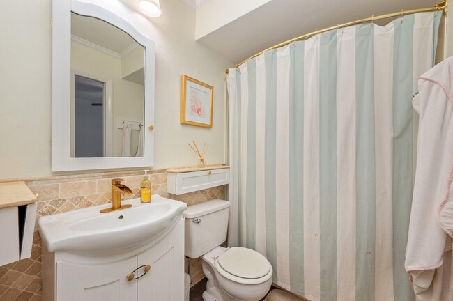 Building Photo - 4522 Parkwood Ln