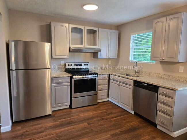 Building Photo - Beautiful 3 Bedroom House in Atlanta!