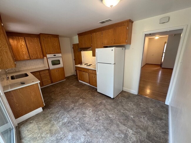 Building Photo - 4120/4122 Canby Way
