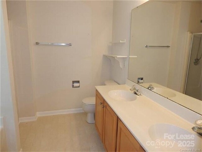 Building Photo - 17130 Cambridge Woods Ct