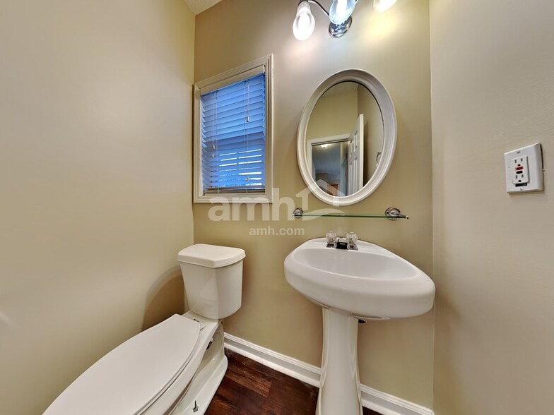 Building Photo - 732 Winbrook Dr