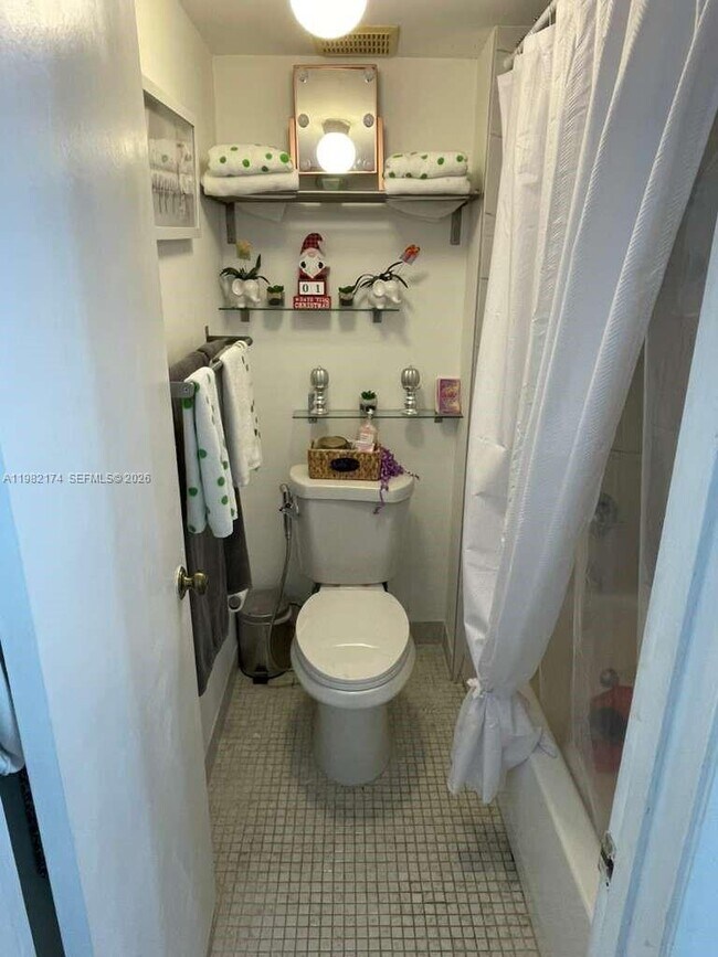 Building Photo - 436 Lakeview Dr